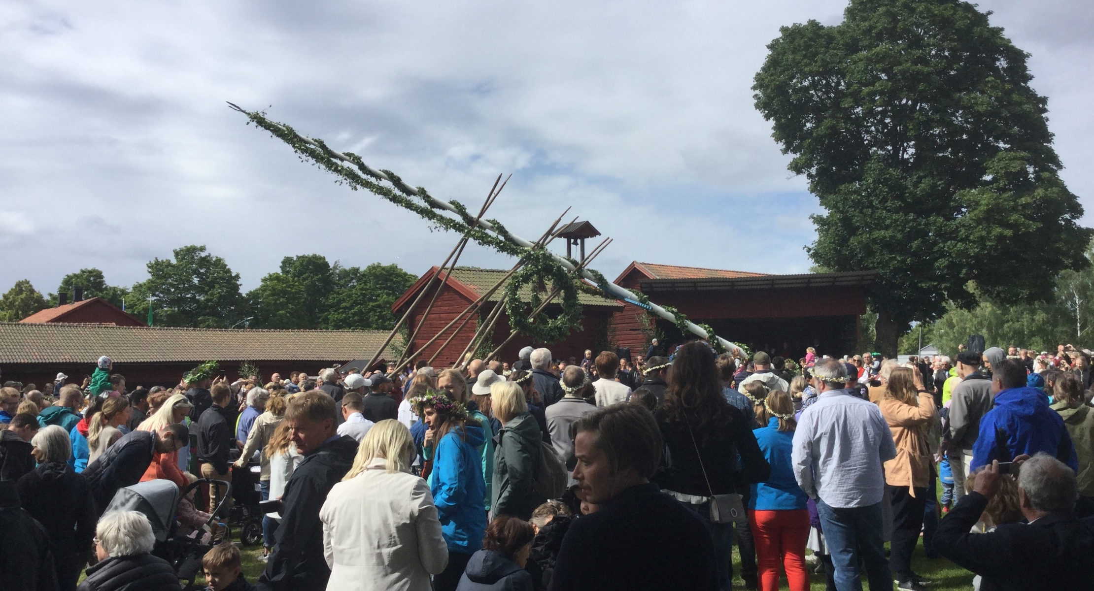 image: Välkommen att fira midsommar med oss!